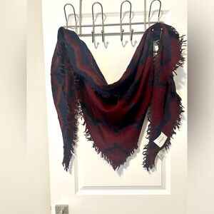 Aritzia scarf smaller size - excellent condition barely worn